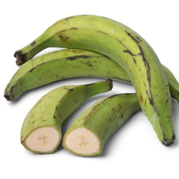 Whole,And,Half,Green,Unripe,Bananas,Isolated,On,White,Background